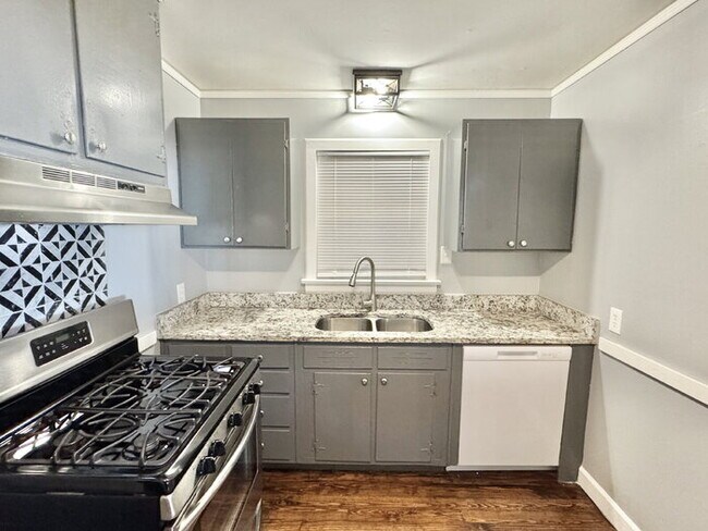 Building Photo - 666 Landis St