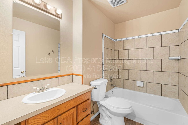 Building Photo - 906 N 2nd St