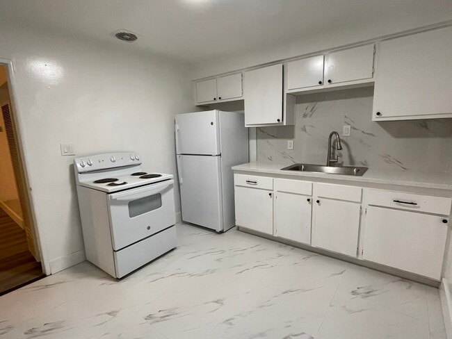 Building Photo - 2513 Michelle Dr