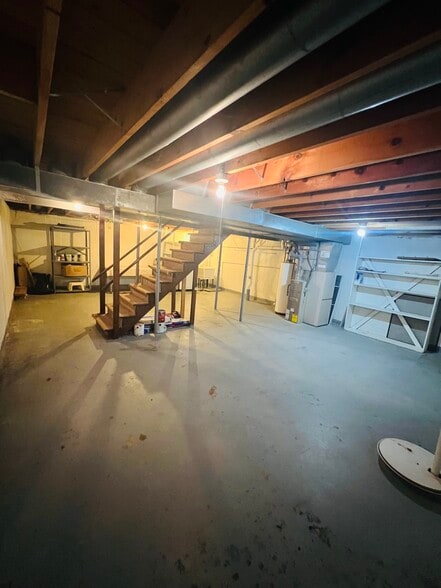 Building Photo - 5620 Cresthaven Ln