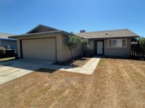 Building Photo - 3 bedroom 2 bathroom home in SW Visalia