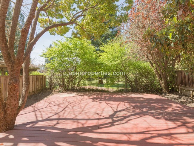 Building Photo - Extraordinary 3 Bedroom, 3 bath Canyon Lakes Golf Course Home!