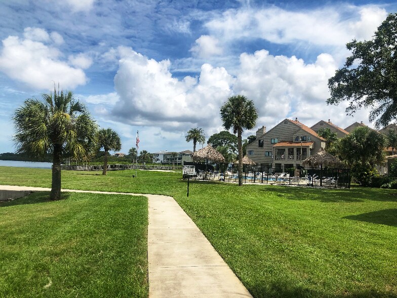 Building Photo - 649 Windrush Bay Dr