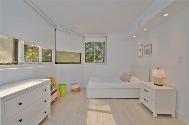 Building Photo - 101 Crandon Blvd