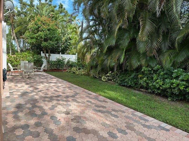 Building Photo - 13255 Royale Sabal Ct