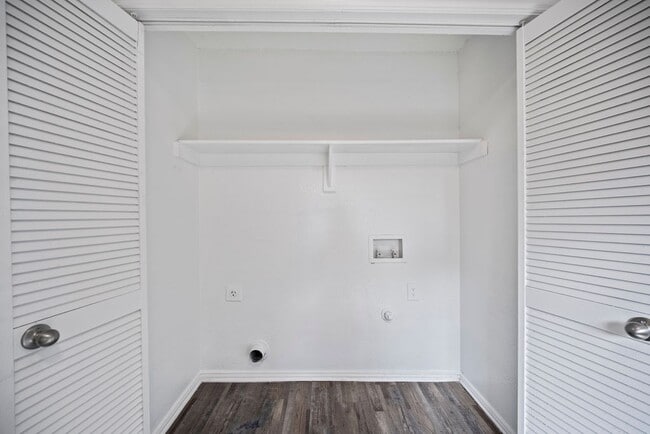 Building Photo - Diamond Villas