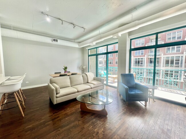 Building Photo - 910 W Madison St