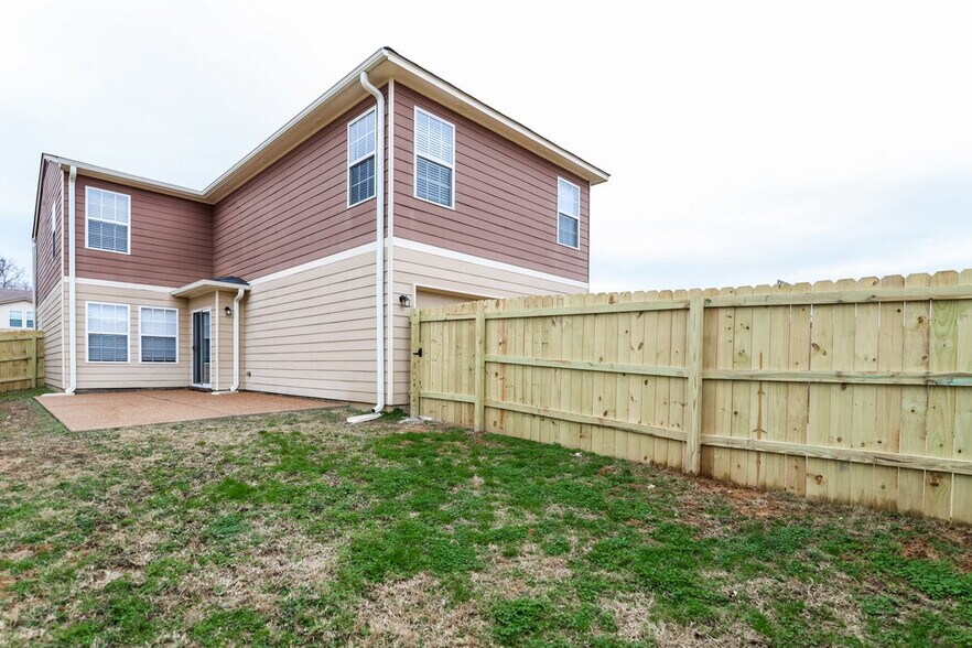 Building Photo - 9999 Chariden Dr