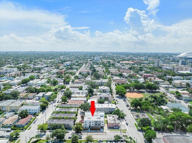 Building Photo - 420 SW 7th Ave