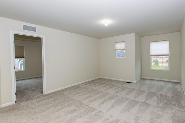 Building Photo - 717 Risdon Trail S