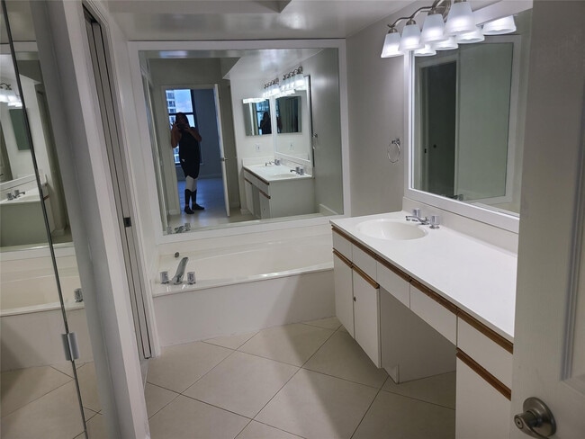 Building Photo - 3530 Mystic Pointe Dr