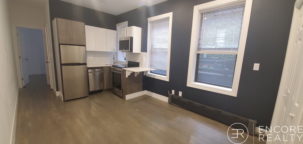 Building Photo - 2 Phillips St