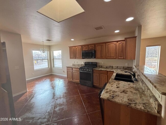 Building Photo - 5342 S San Pedro Ave