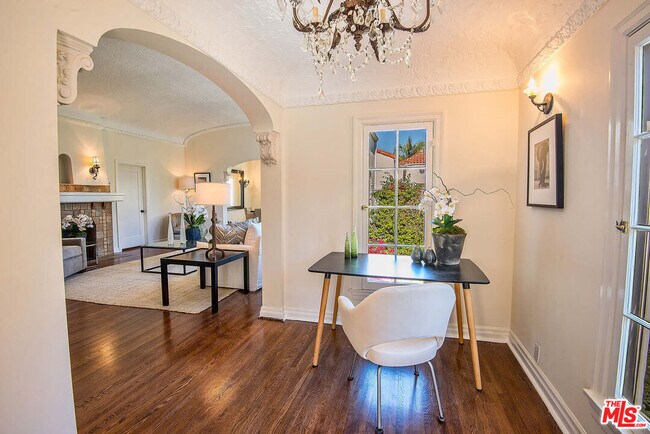 Building Photo - 239 S Orange Dr