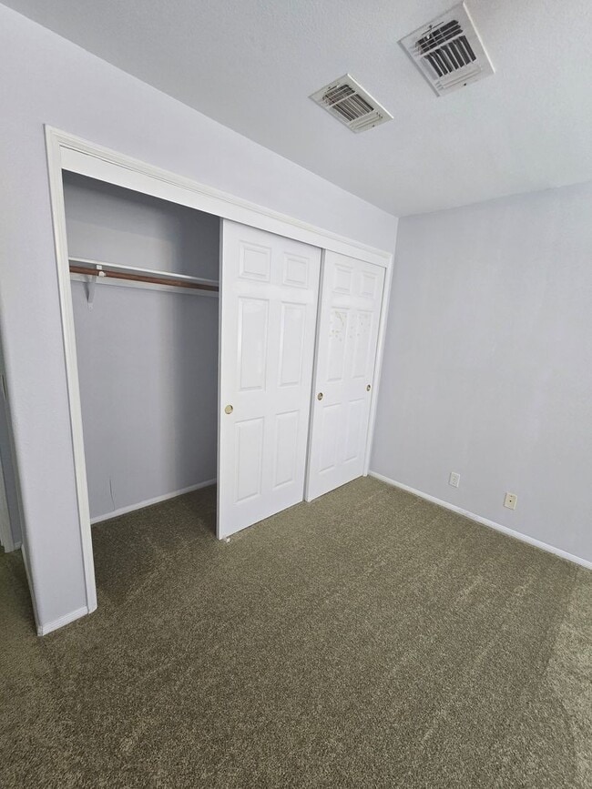 Building Photo - 136 W Cielo Ave