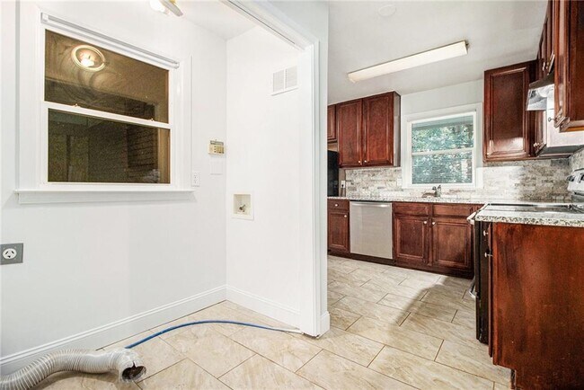 Building Photo - 1686 Derrill Dr
