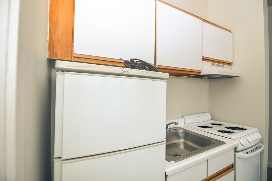 Building Photo - 3925 W Irving Park Rd