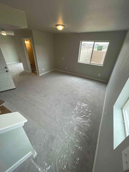 Building Photo - 6986 Silvergrass Dr