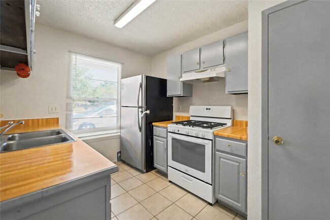 Building Photo - 13619 Tanvern Ln