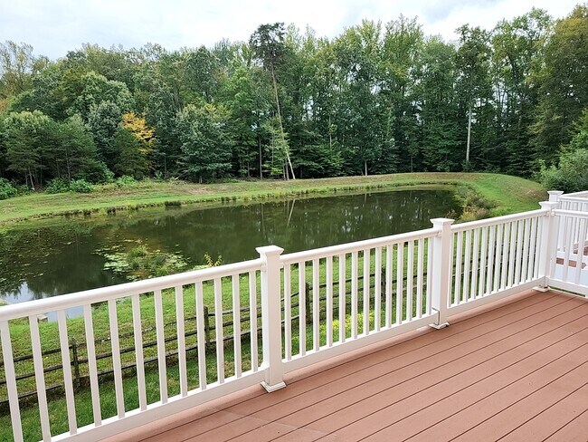 Building Photo - Bryans Road Townhome Retreat | Flexible Lease Available