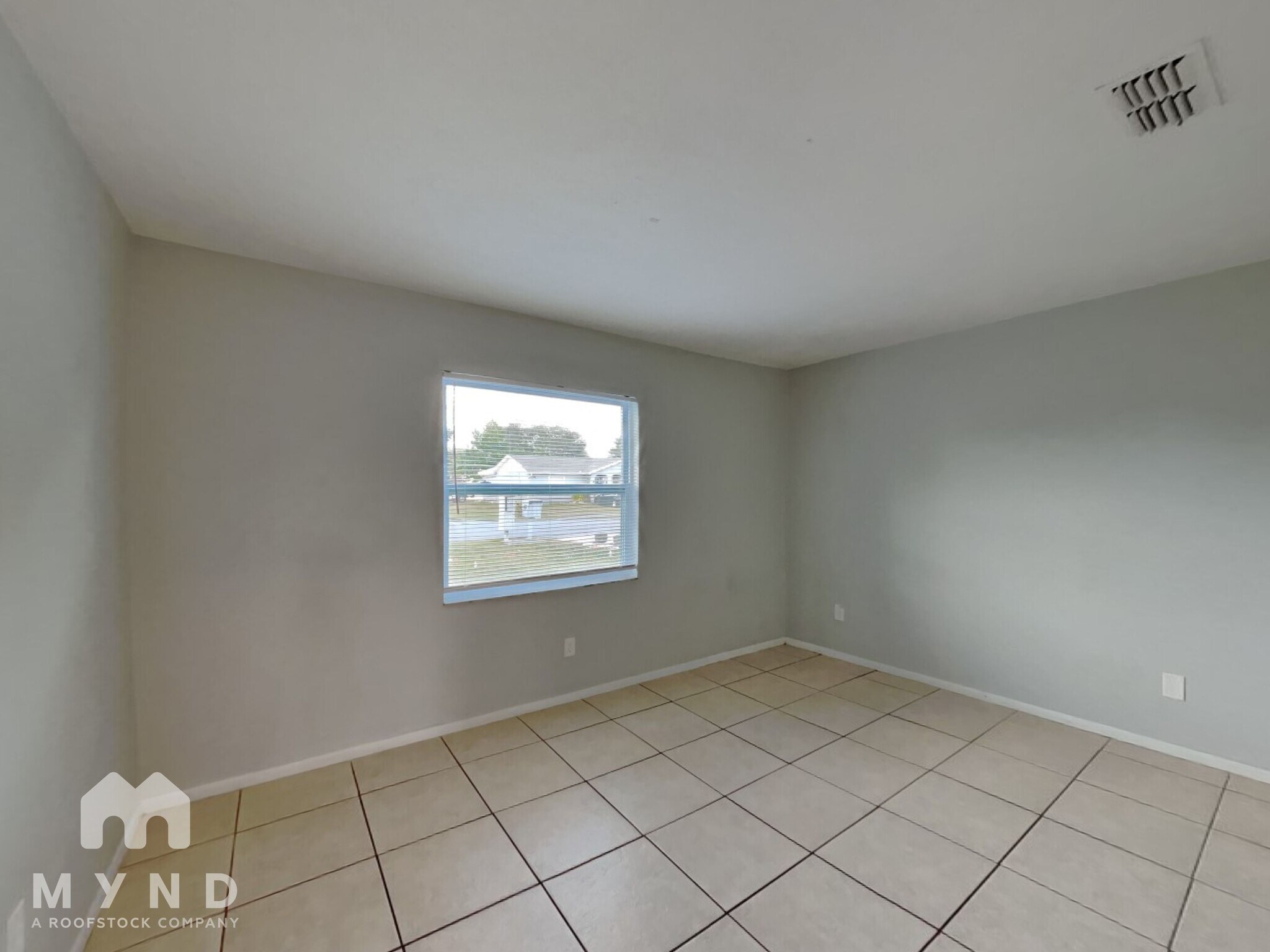 Building Photo - 628 Royal Palm Dr