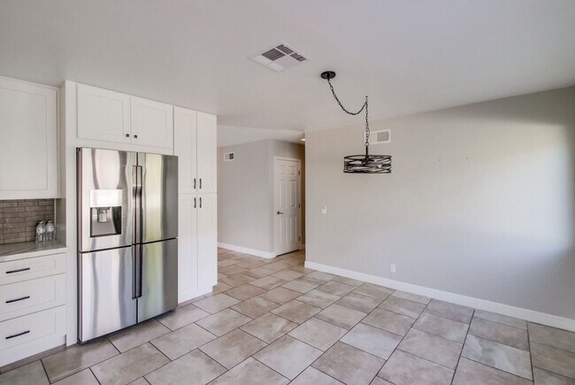 Building Photo - Single Level Poway Home on a Corner Lot