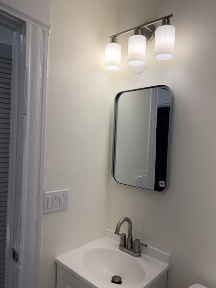 Bathroom - 574 W Main St