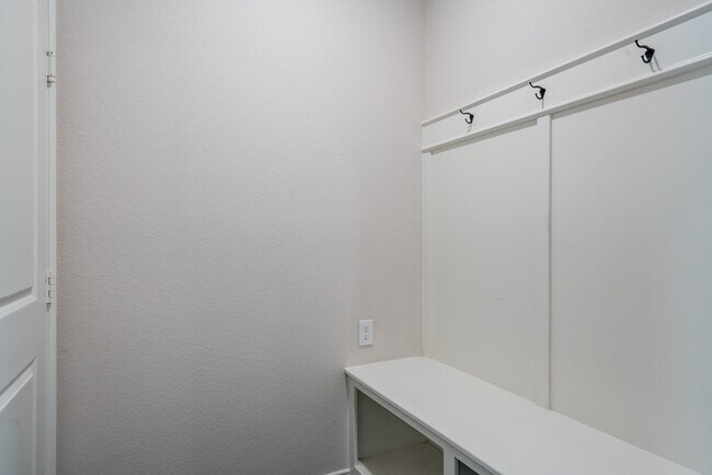 Building Photo - 15518 Lake Meridian Dr