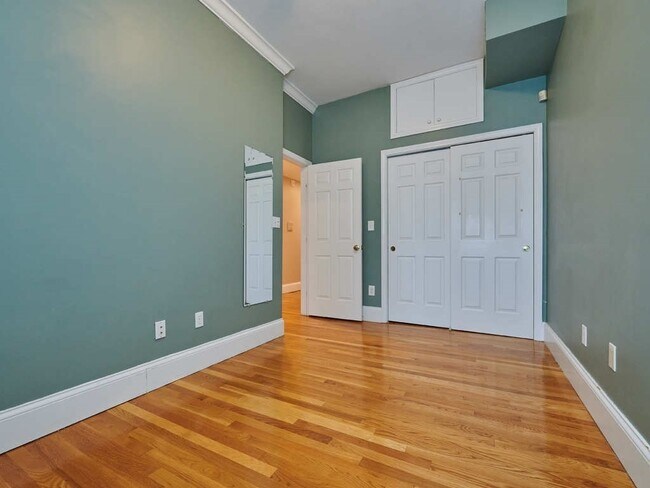 Building Photo - 754 Tremont St