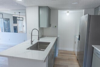 Building Photo - 3919 Fairmont Pkwy