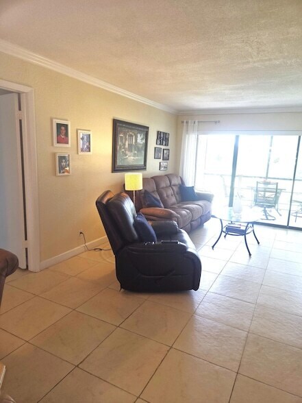 Building Photo - 5715 Fairway Park Dr