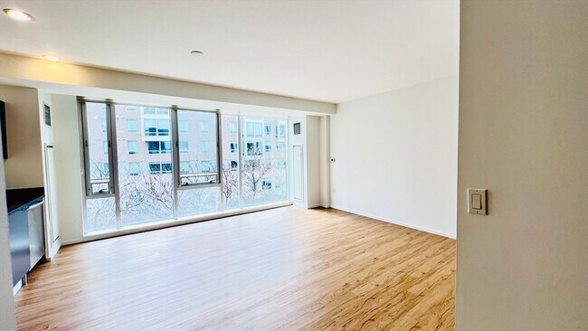 Building Photo - 2 Earhart St