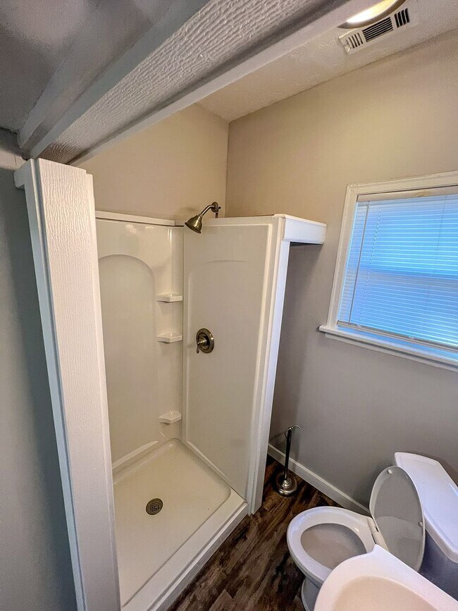 Building Photo - 2437-2439 Indianola Avenue