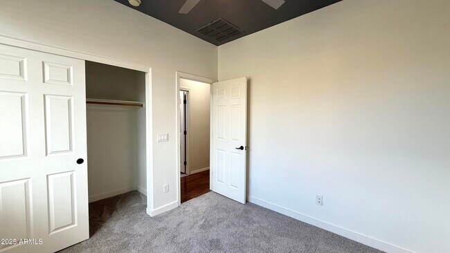 Building Photo - 4927 W Magdalena Ln