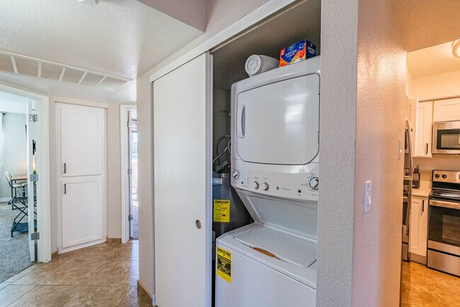 Building Photo - 8550 E McDowell Rd