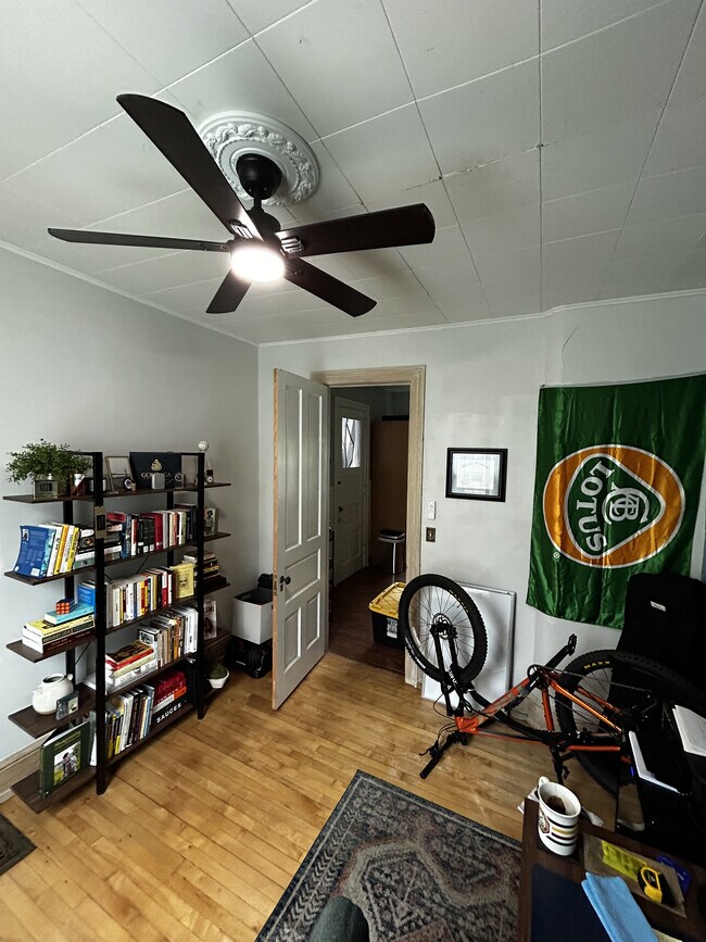 Building Photo - 1754 N Astor St