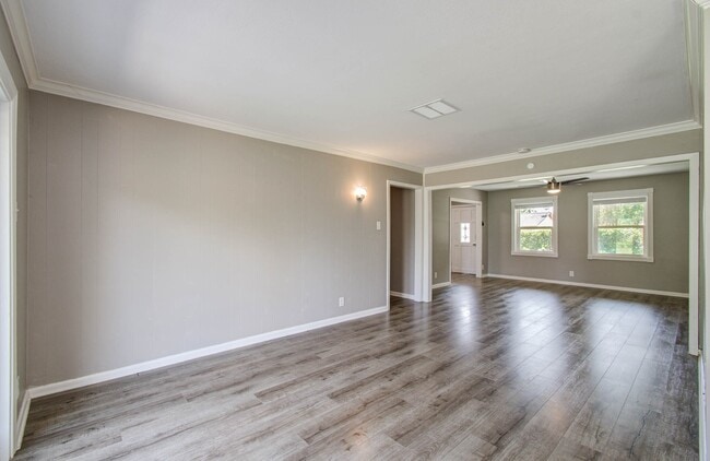 Building Photo - 9410 Highmeadow Dr