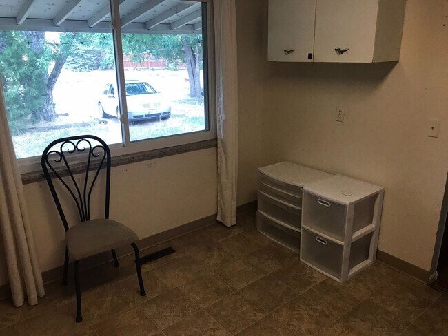 Building Photo - House for August Prelease with Easy Access to CU