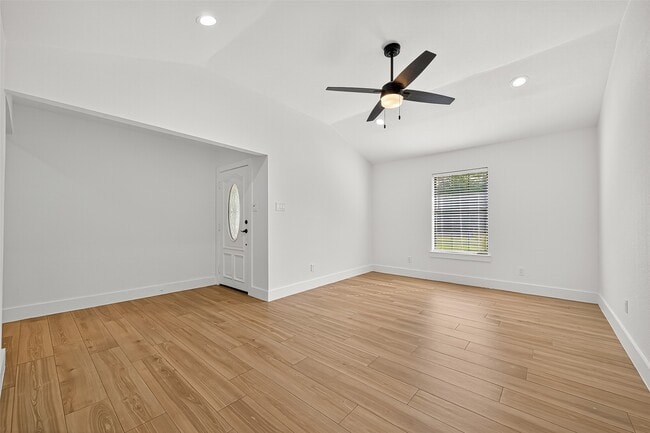 Building Photo - 11507 Oak Valley Dr
