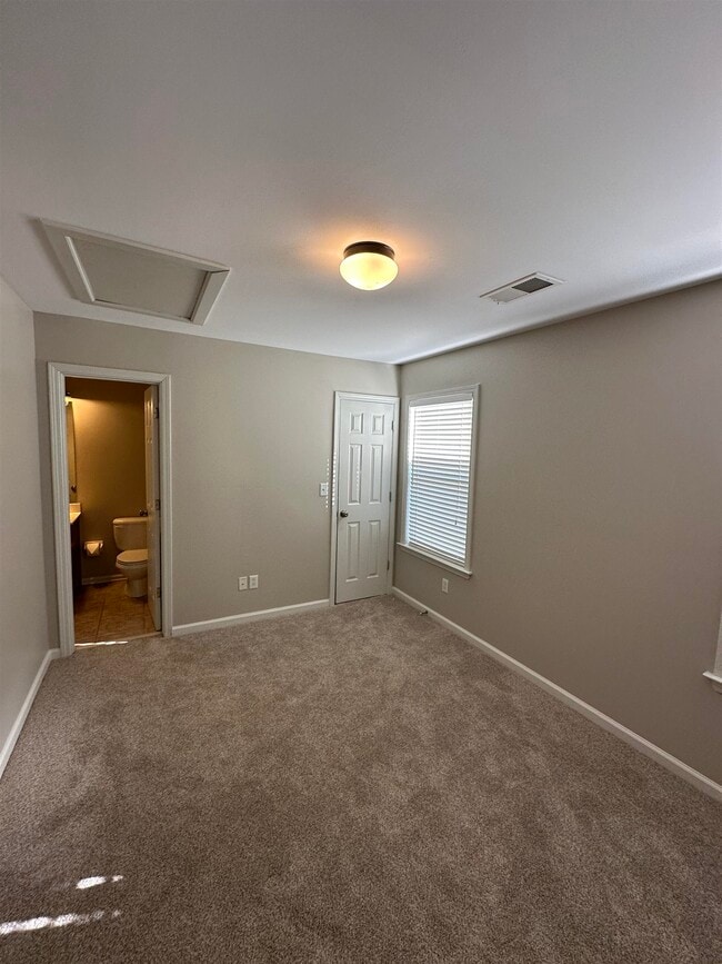 Building Photo - 1354 Island Pl E