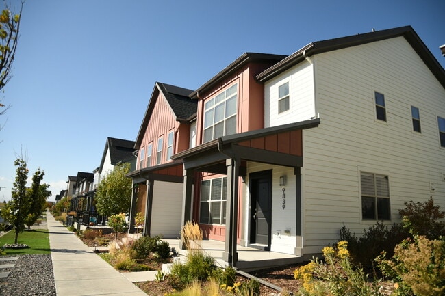 Building Photo - 9839 E 56th Pl