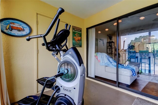 Building Photo - 12261 Sailwinds Dr