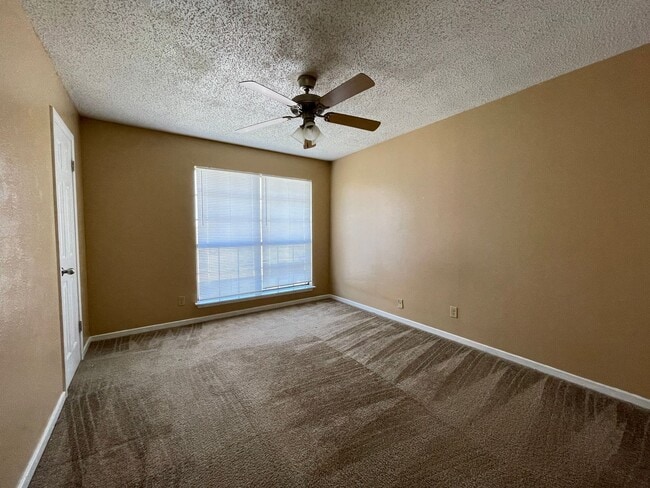 Building Photo - 1102 Covey Ln