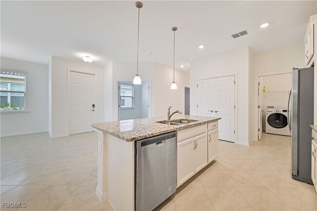 Building Photo - 4466 Dutchess Park Rd