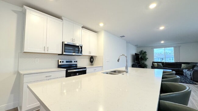 Building Photo - 213 Links Ter Blvd