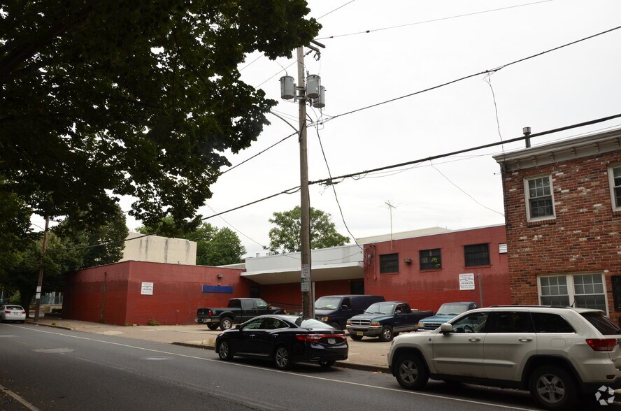 Building Photo - 3836 Spring Garden St