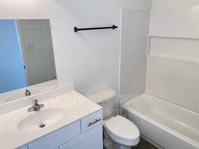 Building Photo - 2963 Lake Park Rd