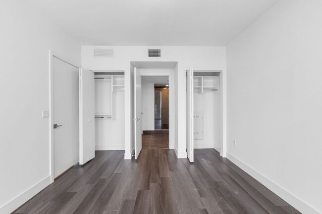 Building Photo - 1480 NW North River Dr