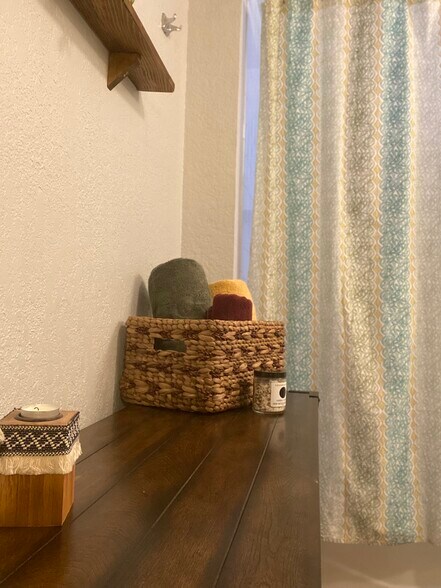 Building Photo - 616 W Mulberry St