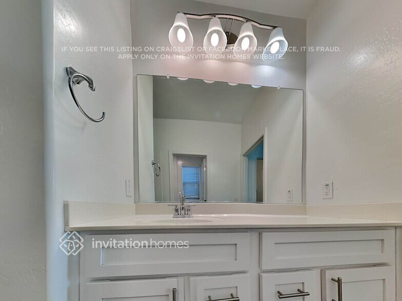 Building Photo - 19856 Exeter Blvd